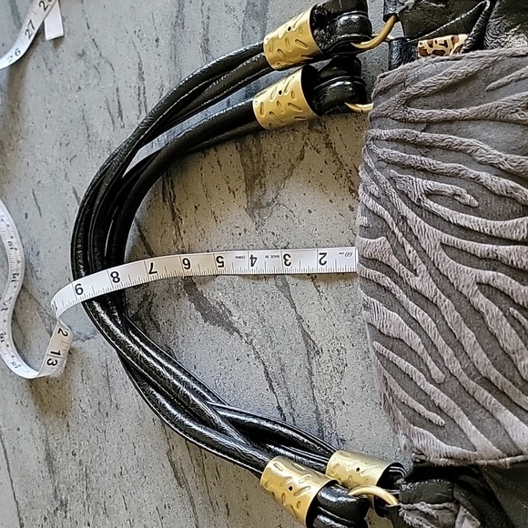 Duffle Style Purse w/Faux Gray Zebra Print Fur and Faux Black Leather NWOT - Picture 16 of 16